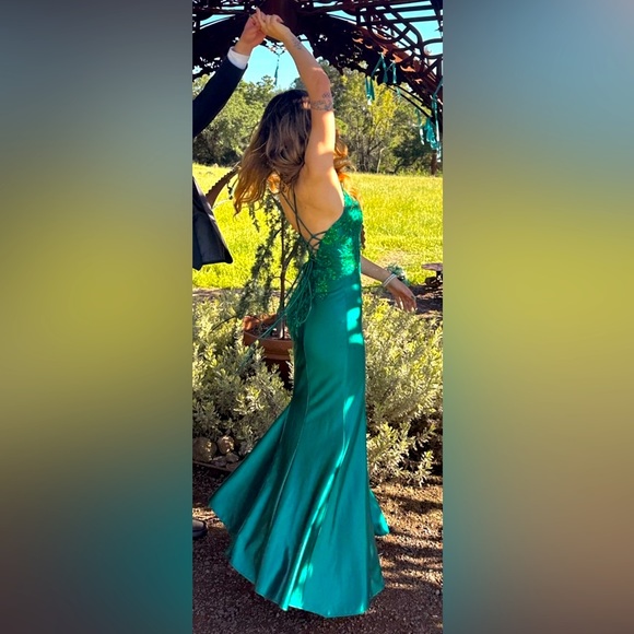 Prom dress!! - Picture 4 of 4